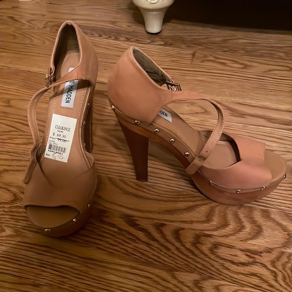 Steve Madden beige wooden heels